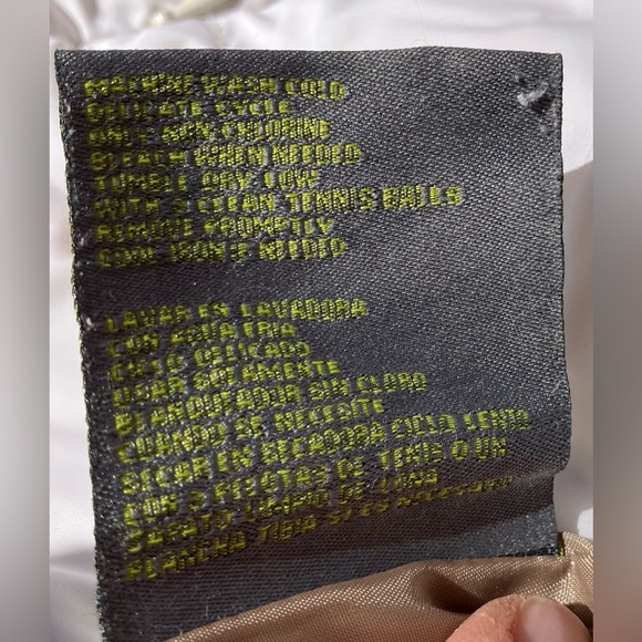 Kenneth Cole Reaction Large Down Women’s Puffer Vest White Size L - Picture 9 of 11